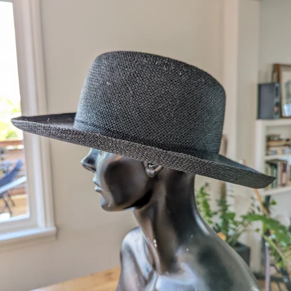 Summer straw black hat with knit interior headband - Picture 2 of 3